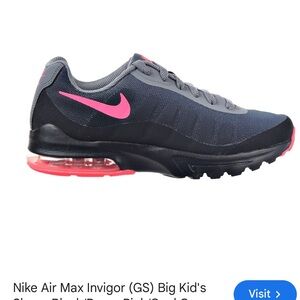 Nike Air Max Invigor black & pink trainers. Size US 11